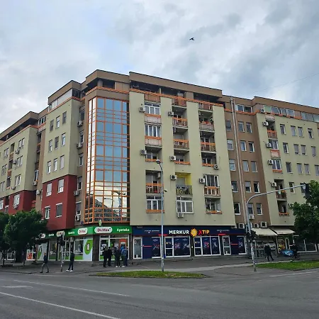 Centar Lux - Free Private Parking, 10-min Walk Downtown Novi Sad