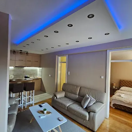 Centar Lux - Free Private Parking, 10-min Walk Downtown 아파트 노비사드
