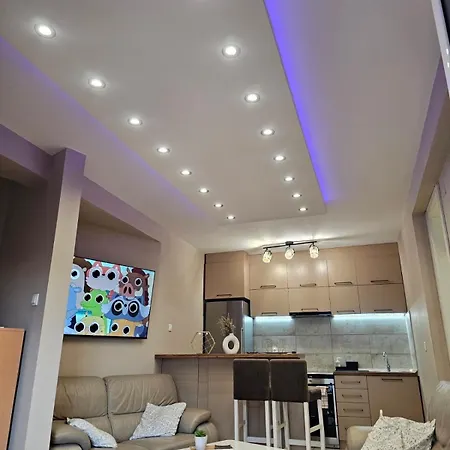 Centar Lux - Free Private Parking, 10-min Walk Downtown Novi Sad