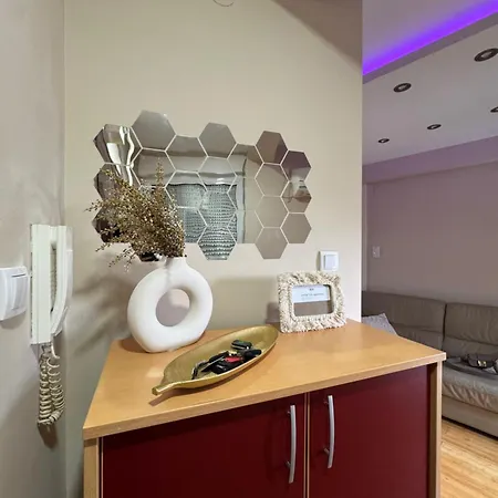 Centar Lux - Free Private Parking, 10-min Walk Downtown Lejlighed *