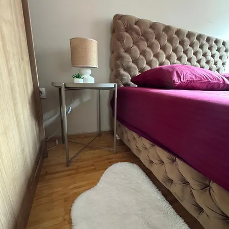 아파트 Centar Lux - Free Private Parking, 10-min Walk Downtown 노비사드