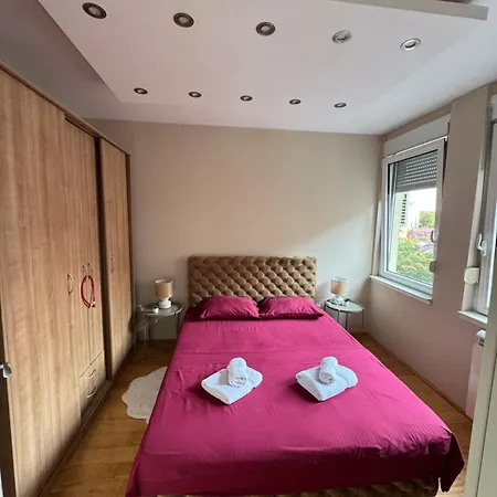 Centar Lux - Free Private Parking, 10-min Walk Downtown *