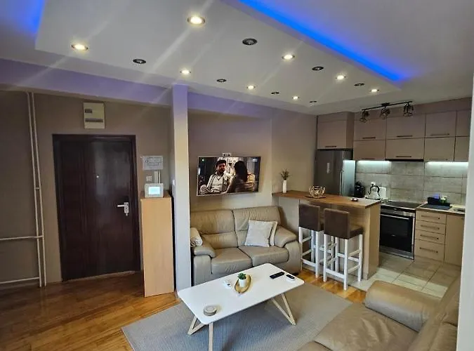 Centar Lux - Free Private Parking, 10-min Walk Downtown דירה *