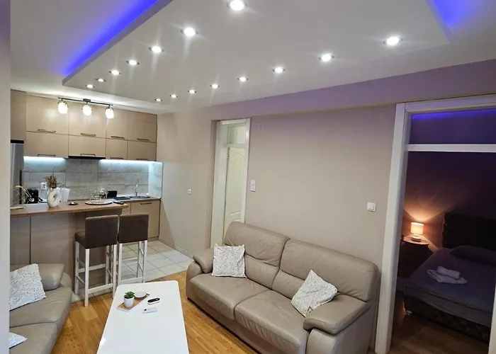 Centar Lux - Free Private Parking, 10-min Walk Downtown *