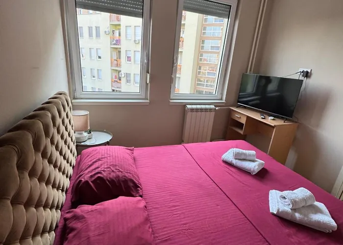 דירה Centar Lux - Free Private Parking, 10-min Walk Downtown *